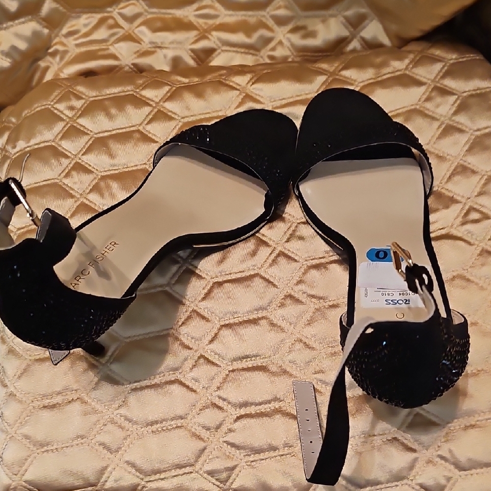 Elegant Black Women's Shoes by Marc Fisher